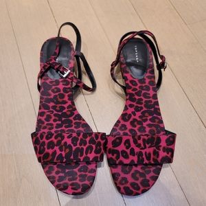 Pink leopard print sandals
